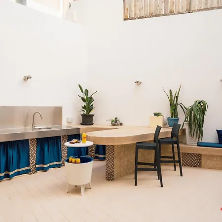 アパート The Where Art Lives