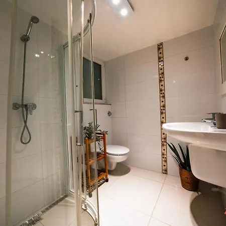 3br With Stunning Views In *